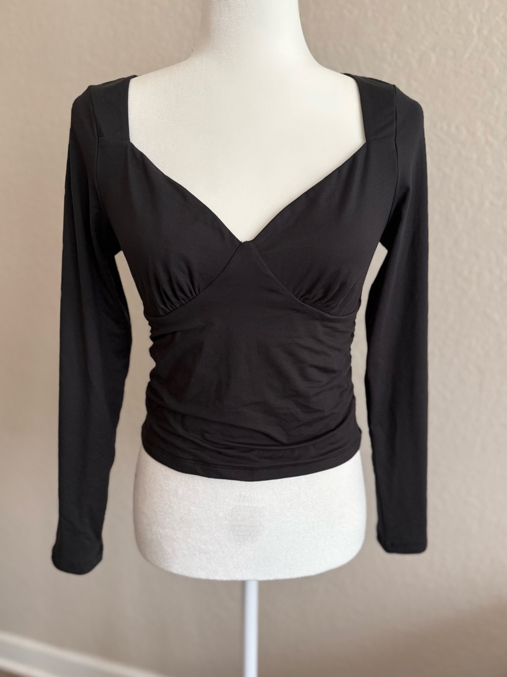 ReoRia Black Long Sleeve Sweetheart Ruched Side Top - M